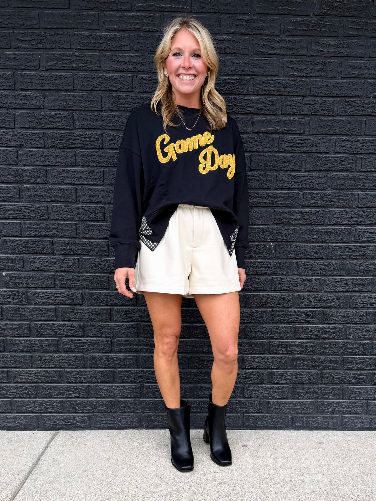 PLEATHER SHORTS