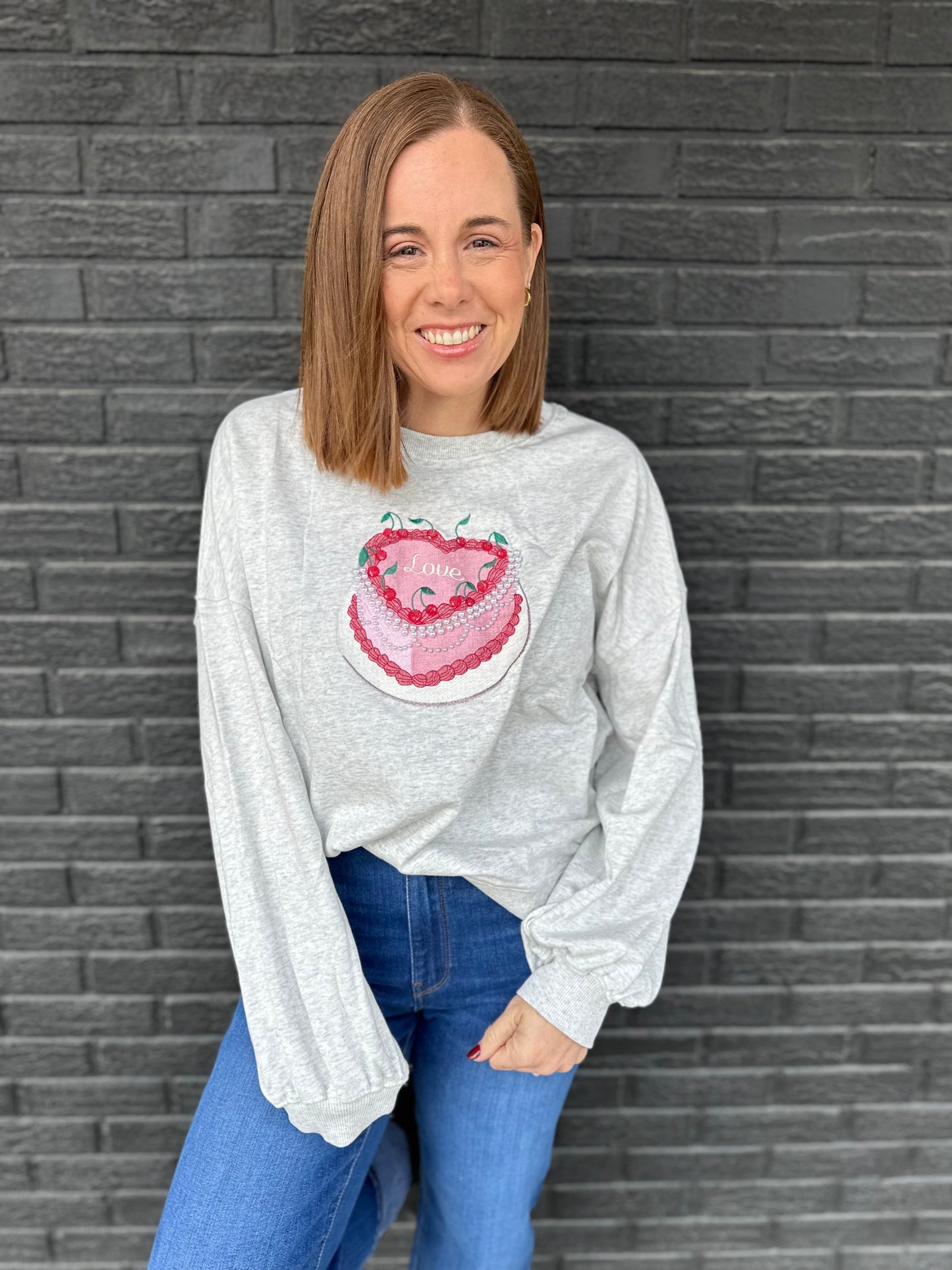 HEART CAKE W/PEARL DETAIL CREWNECK