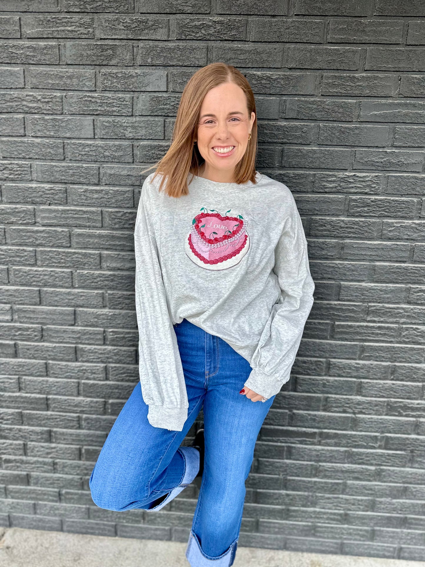 HEART CAKE W/PEARL DETAIL CREWNECK