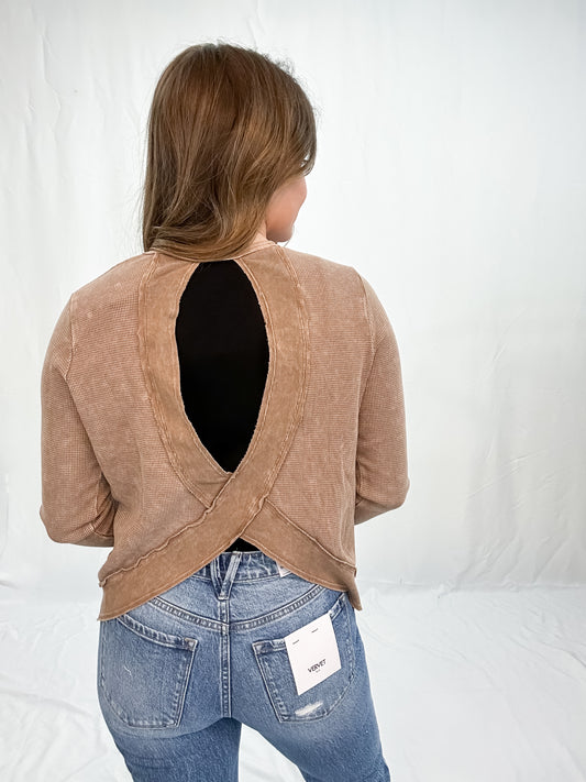 KEYHOLE OPEN BACK TOP-MOCHA