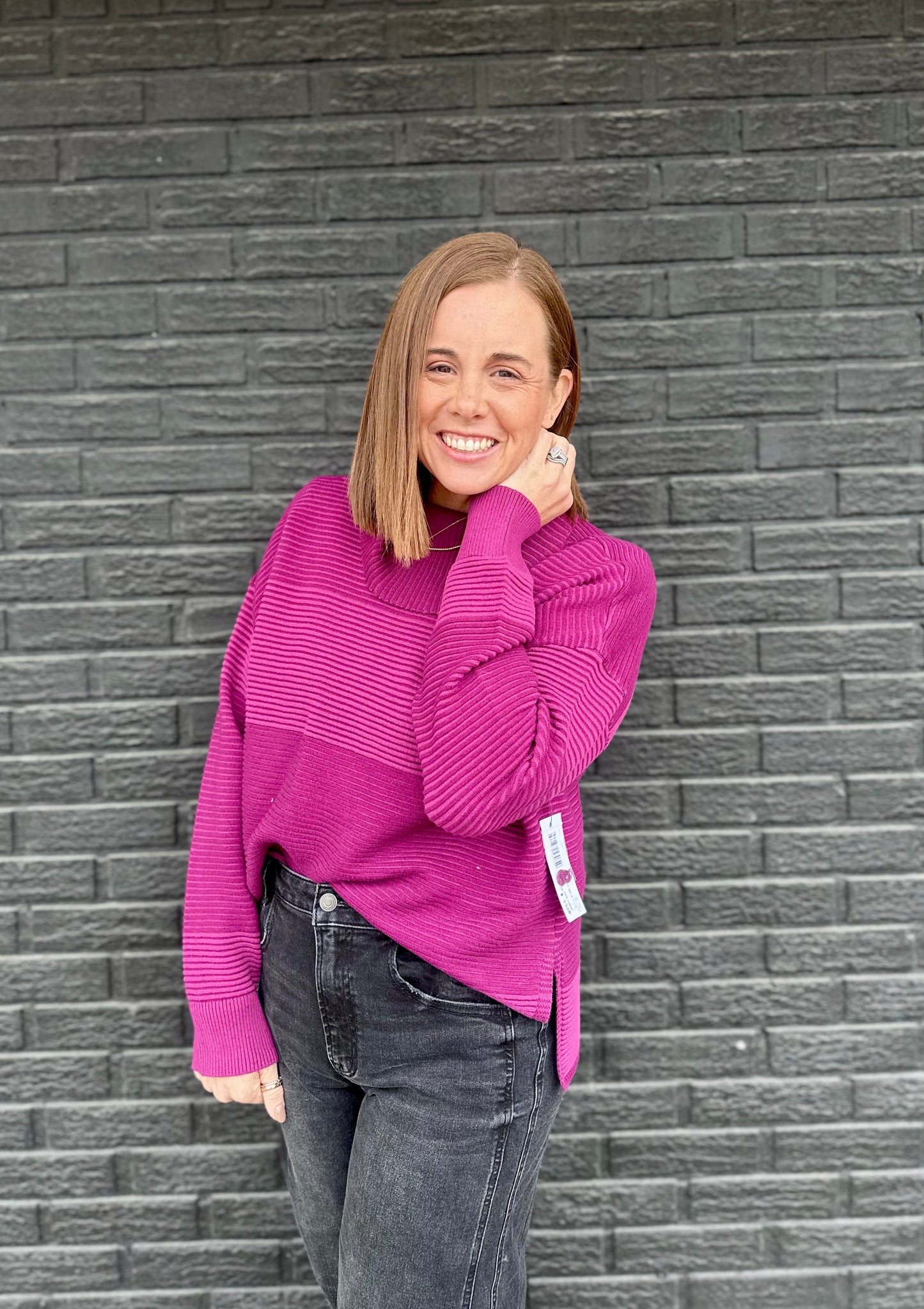 TURTLENECK HIGH LOW SWTR W/SIDE SLIT