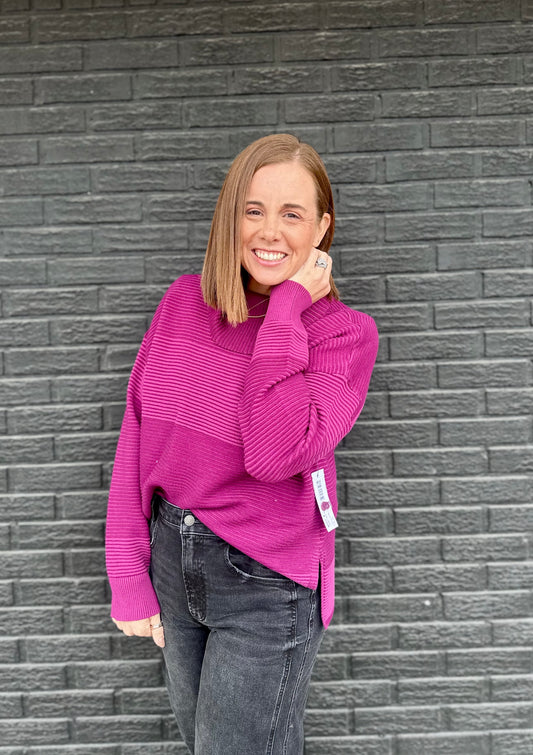 TURTLENECK HIGH LOW SWTR W/SIDE SLIT