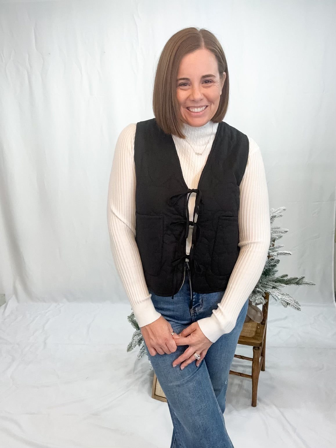 QUILTED VEST W/TIES