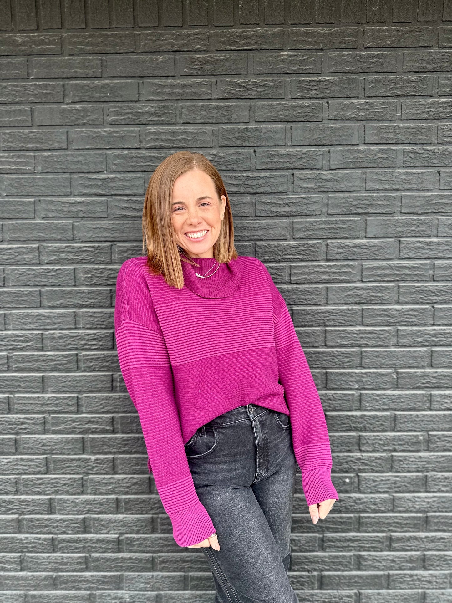 TURTLENECK HIGH LOW SWTR W/SIDE SLIT